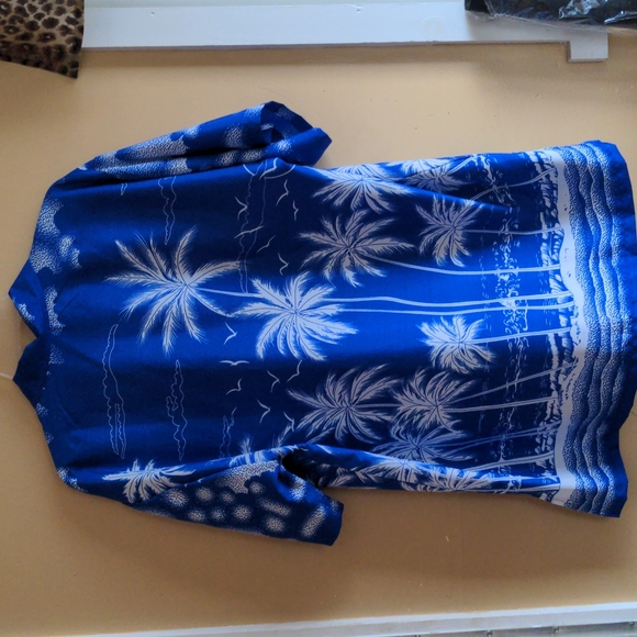 Men's Hawaiian Shirt - Picture 2 of 4